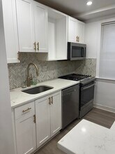 Building Photo - 4411 1st Pl NE