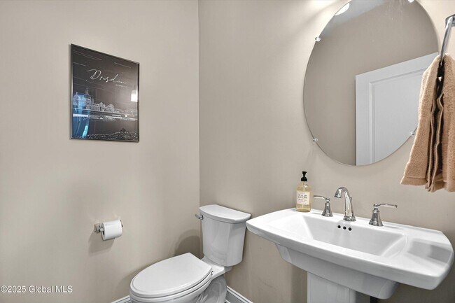Building Photo - 23 Village Circle N