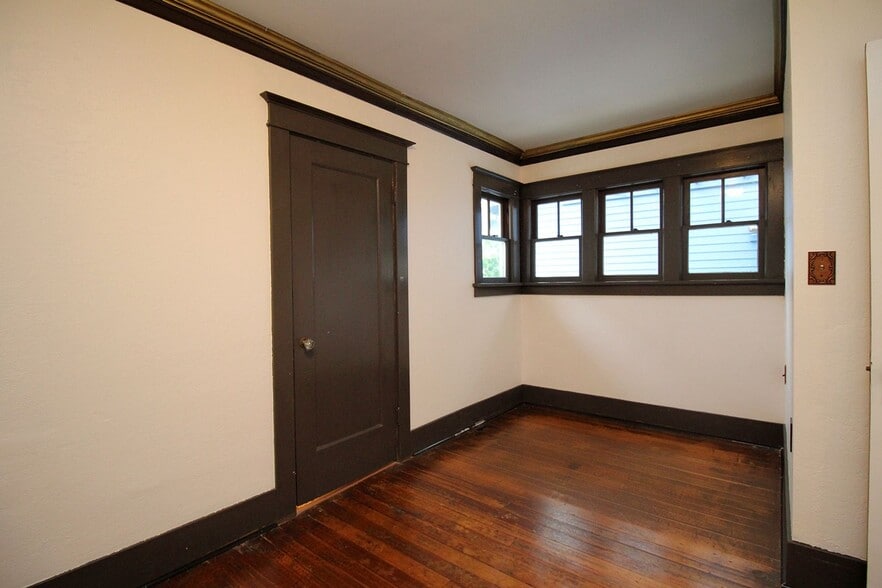 Building Photo - 141 NE Bryant St