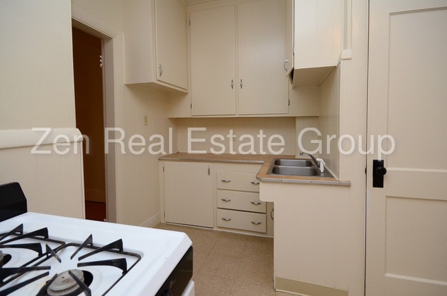 Building Photo - 232 Willow St