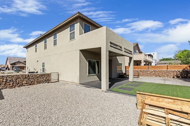 Building Photo - 12352 Stansbury Dr