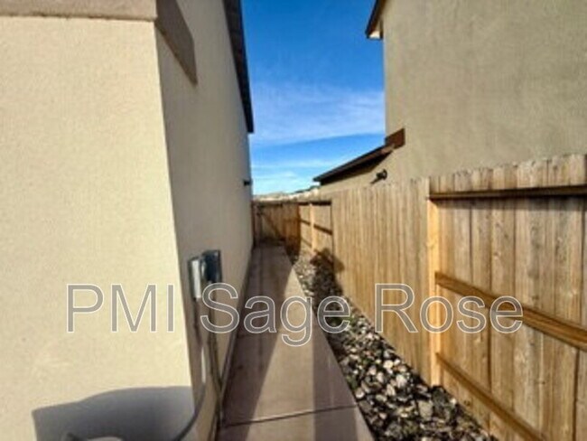 Building Photo - 8932 Coyote Blf Dr