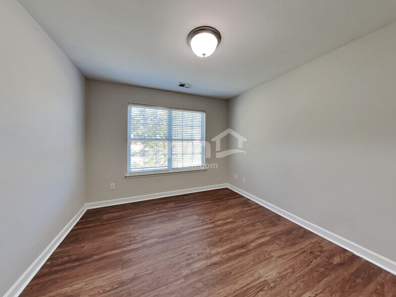 Building Photo - 111 Hawleyville Ln