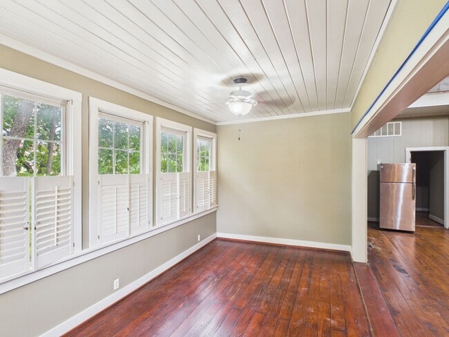 Building Photo - Charming 2BR/2BA with incredible storage in Fredericksburg, TX!