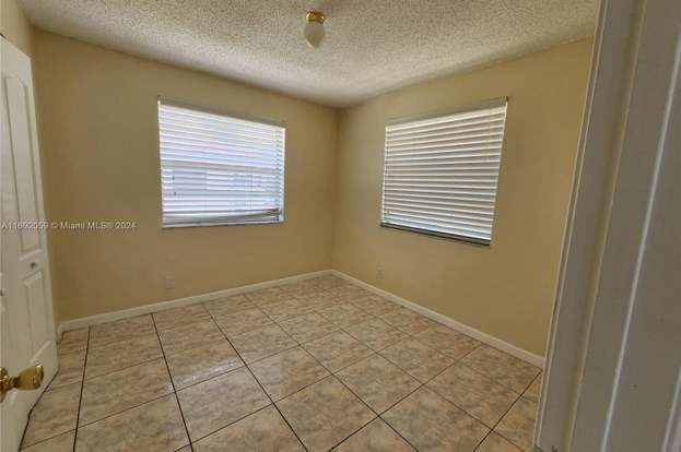 Building Photo - 9962 Twin Lakes Dr