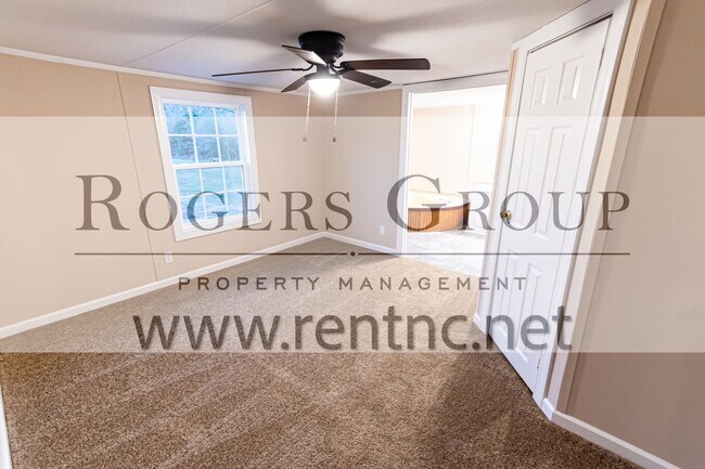 Building Photo - 2 Country Ln