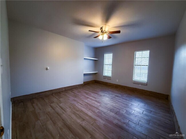 Building Photo - 12 Azalea St