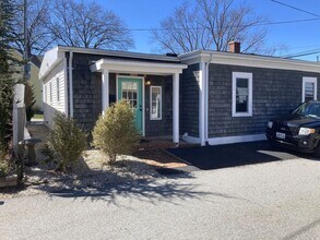 Building Photo - 10 Narragansett Ave
