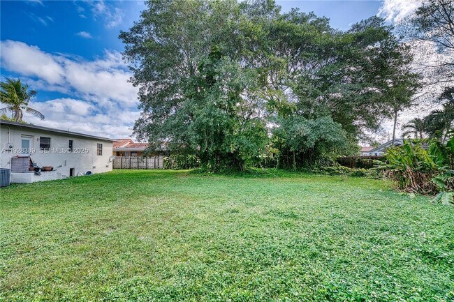 Building Photo - 6550 SW 27th St