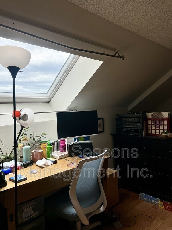 Building Photo - 115-7 North Winooski Avenue - 7