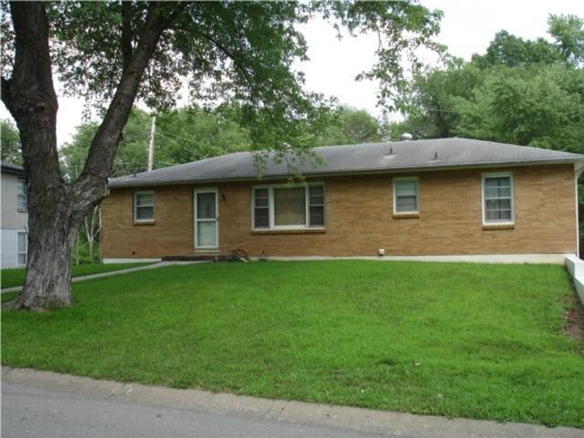 Building Photo - ASK about the MOVE IN SPECIAL! NO DEPOSIT!...