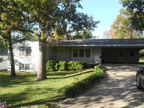 Building Photo - 530 E Rebecca St