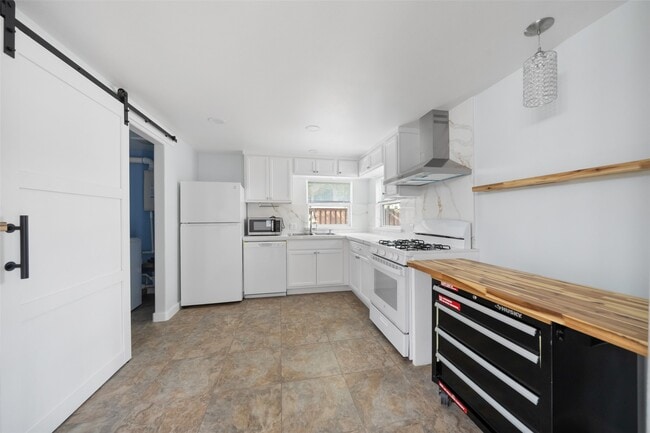 Building Photo - 303 Welch St