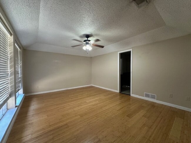 Building Photo - Family home in Huntington Subdivision in P...