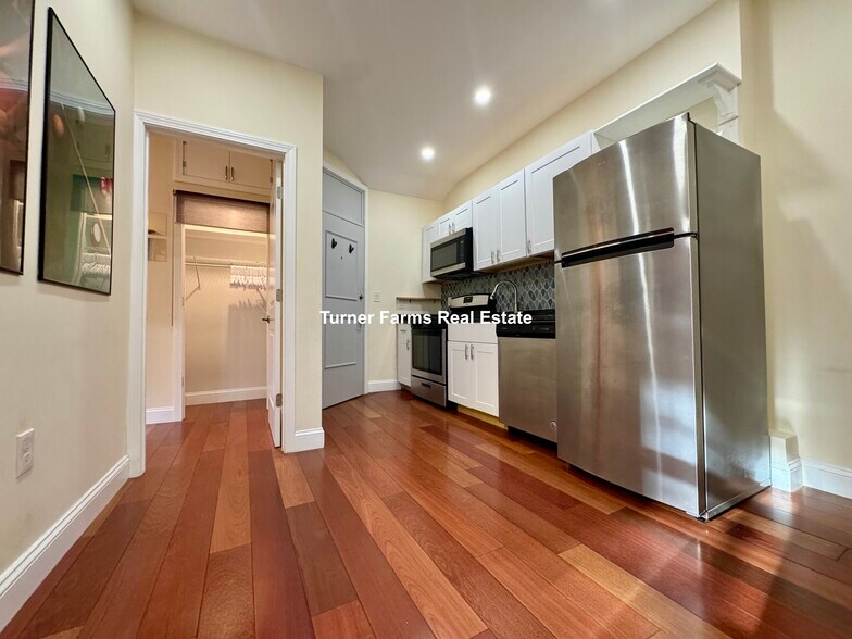 Primary Photo - 91 Hancock St