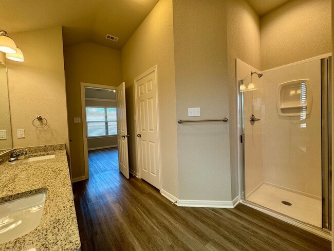 Building Photo - Duplex on Hilltop Drive | Midway ISD *Leasing Special Available*