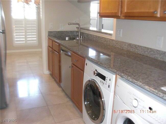 Building Photo - 2852 Loveland Dr