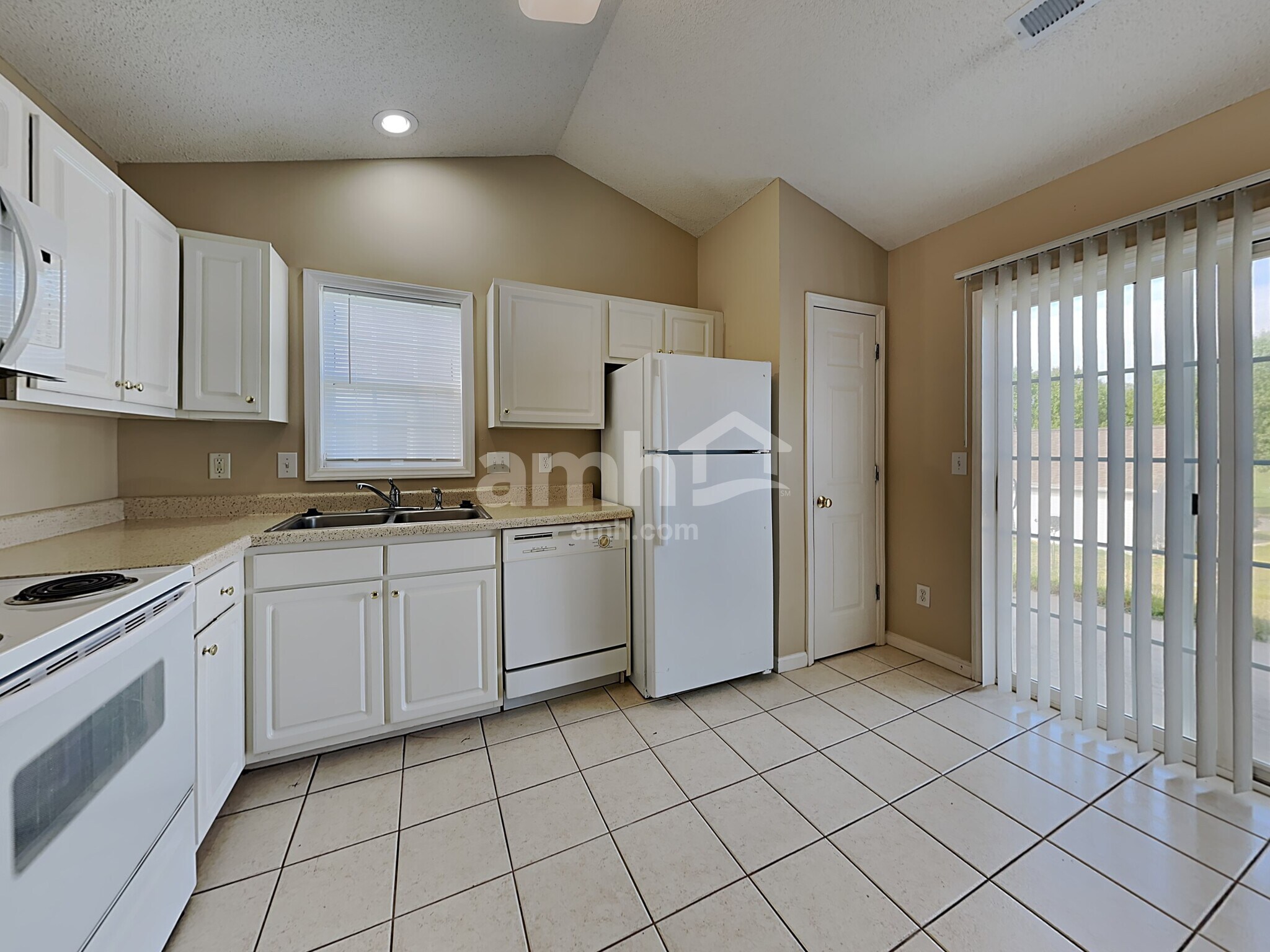 Building Photo - 160 Charlotte Ct