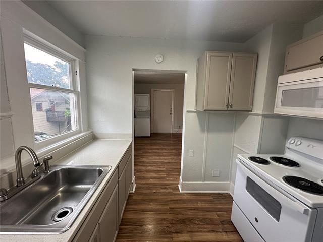 Building Photo - 819 N Marsalis Ave