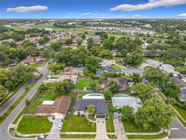 Building Photo - 8676 Hillside Dr