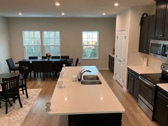 Building Photo - 836 Blackcomb Dr