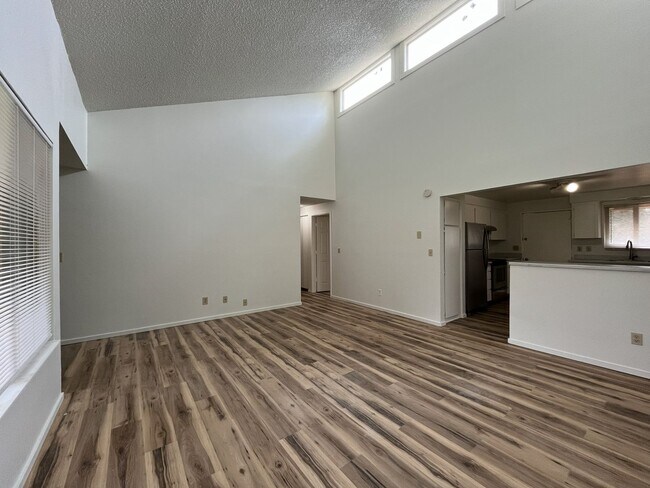 Building Photo - Spacious 3-Bedroom Home in Prime highly sought-after West Linn community