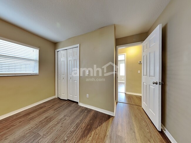 Building Photo - 220 Bryan Oak Avenue