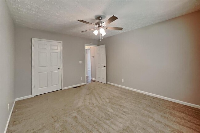 Building Photo - 1874 Manor Oak Ln NE