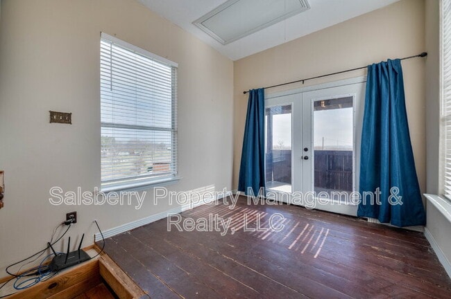 Building Photo - 7584 Ben Day Murrin Rd