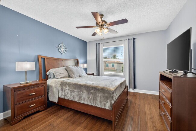 Building Photo - 3738 Old Lighthouse Cir