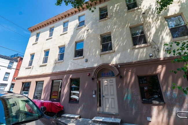 Building Photo - 1841 Bainbridge St