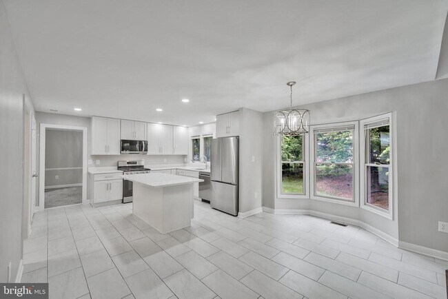 Building Photo - 4287 Exeter Dr