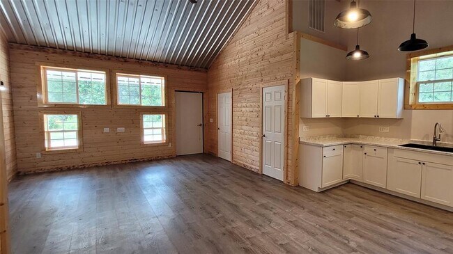 Building Photo - 9420 Greenwood Dr