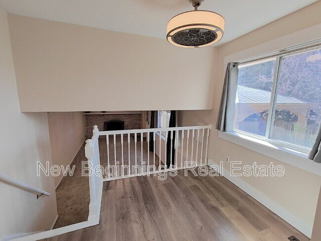 Building Photo - 5330 Silver Spur Ave