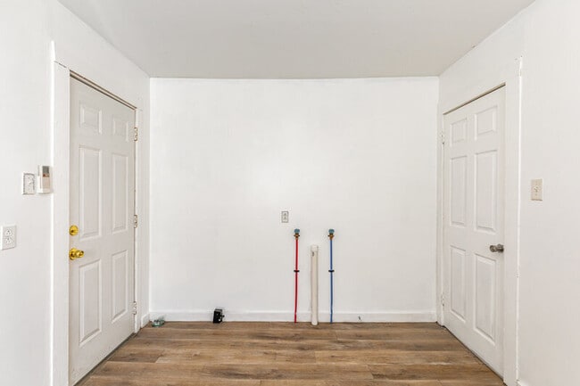 Building Photo - 659 Wilson St