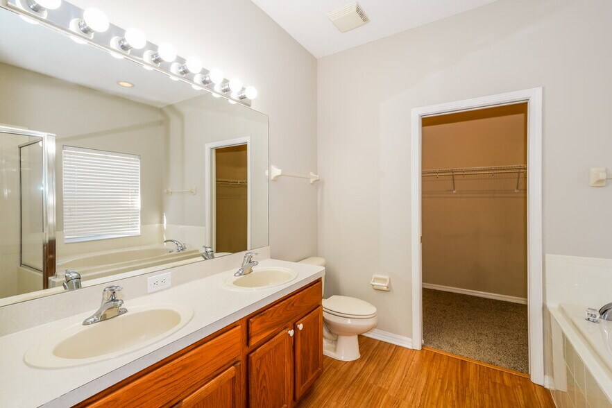 Building Photo - 16716 Caracara Ct