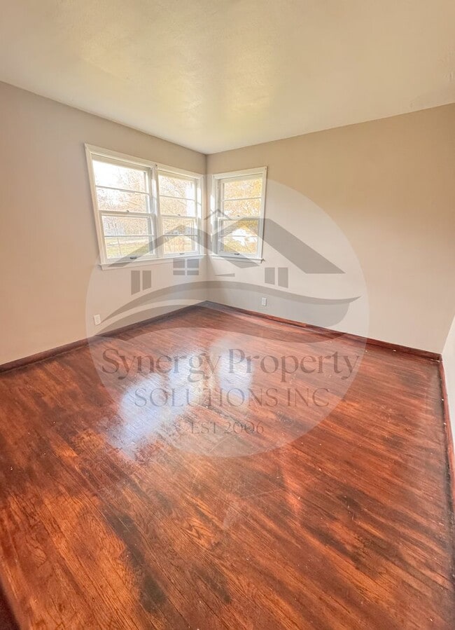 Building Photo - Madison Home with 2 Car Garage