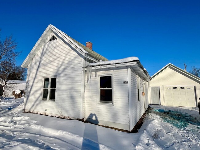 Building Photo - 2 bed 1 bath Single Family Home in Wausau