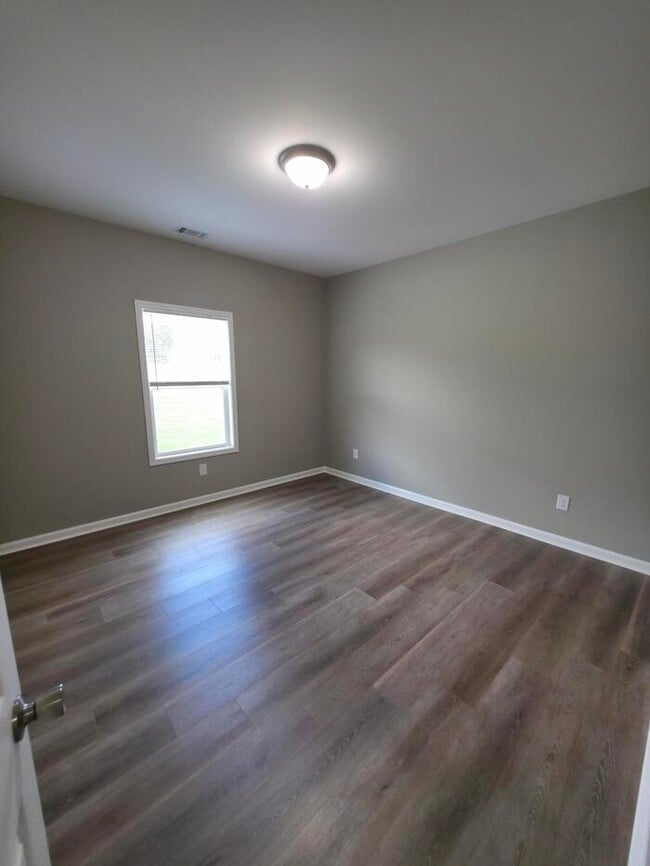 Building Photo - 207 Charlotte Cir