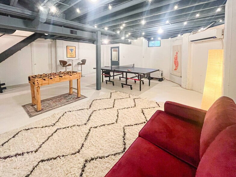 Building Photo - 93 Zych Rd