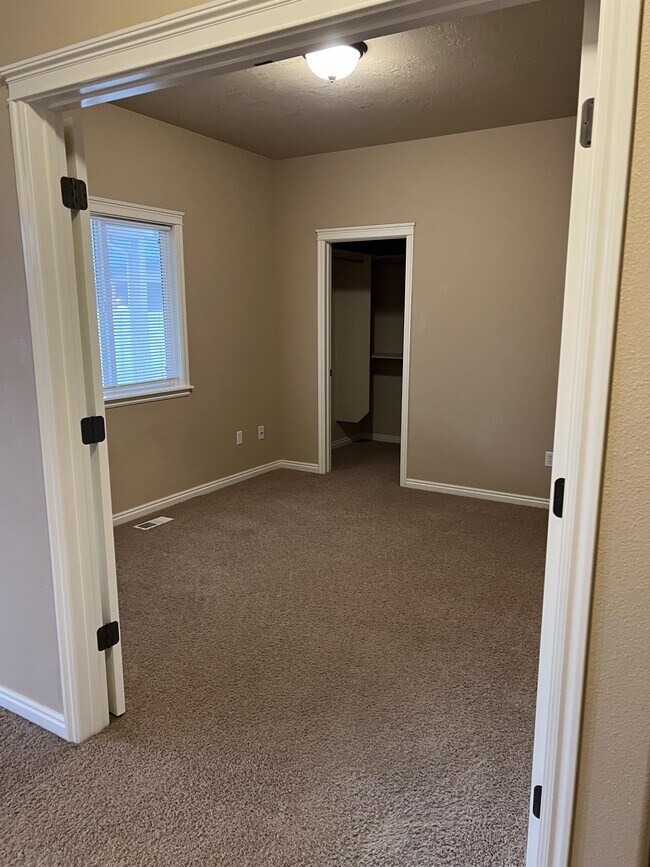 Building Photo - 1307 W Sanetta St