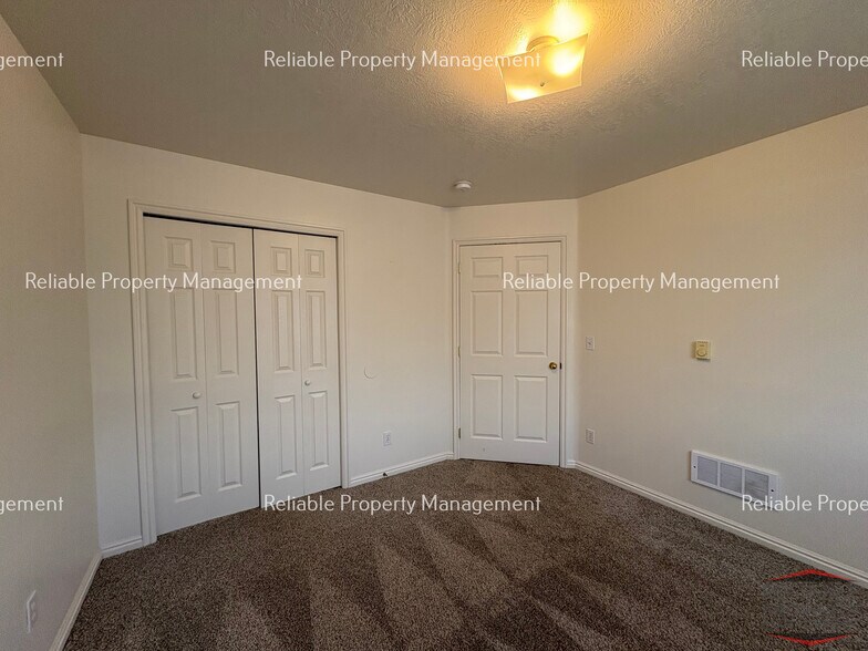 Building Photo - 3723 Deloy Dr