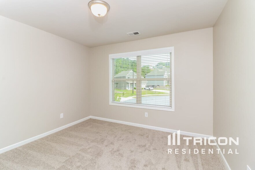 Building Photo - 637 Ireland Ln