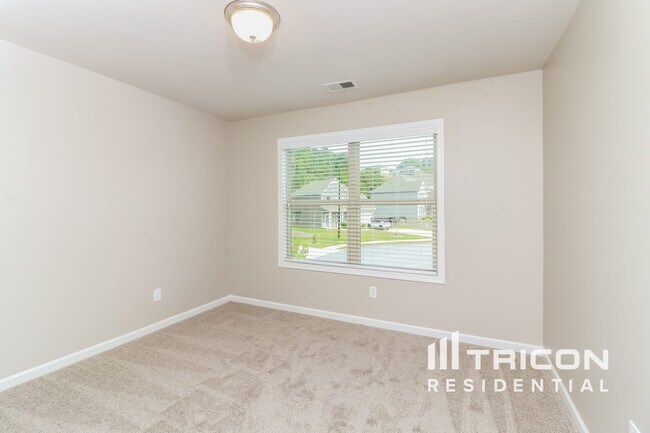 Building Photo - 637 Ireland Ln