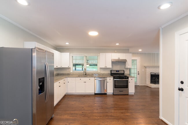 Building Photo - 4090 Land O Lakes Dr NE