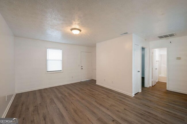 Building Photo - 414 Wall St