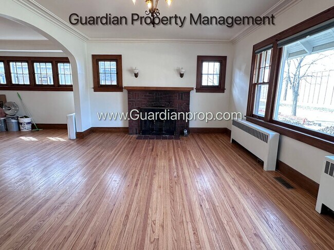 Building Photo - South Minneapolis Renovated Single Family Home, New Bathrooms, Hardwood Floors, W/D