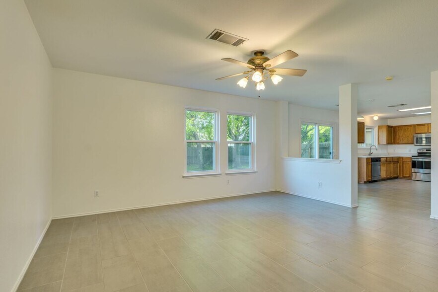 Building Photo - 162 Madisons Way