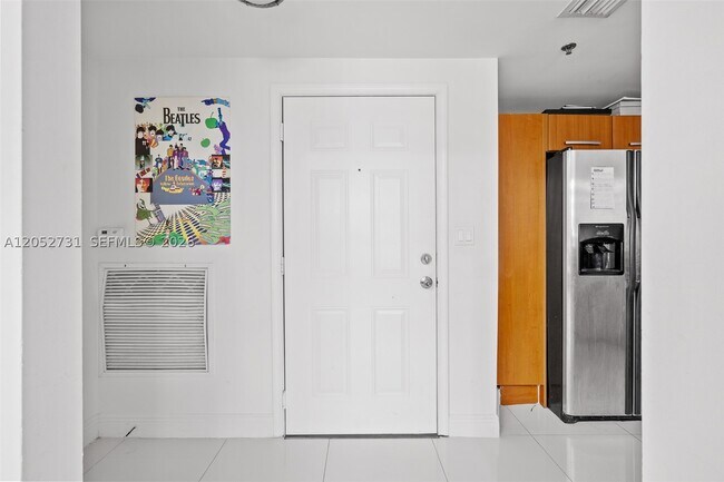 Building Photo - 6362 Collins Ave