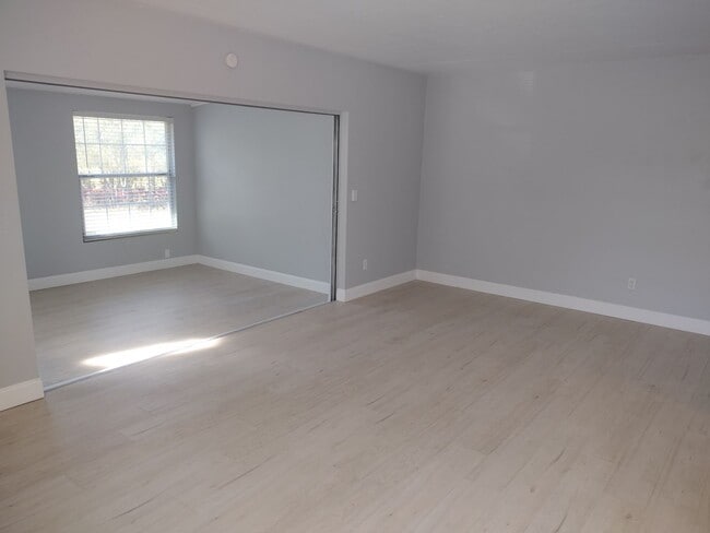 Building Photo - Adorable UPDATED 1 bedroom 1 Bath home with bonus Room